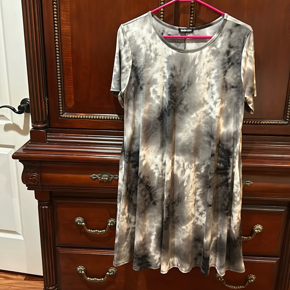 Short sleeved dress